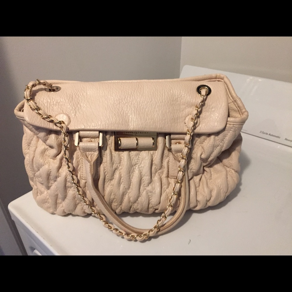 Beautiful Ivanka Trump shoulder bag